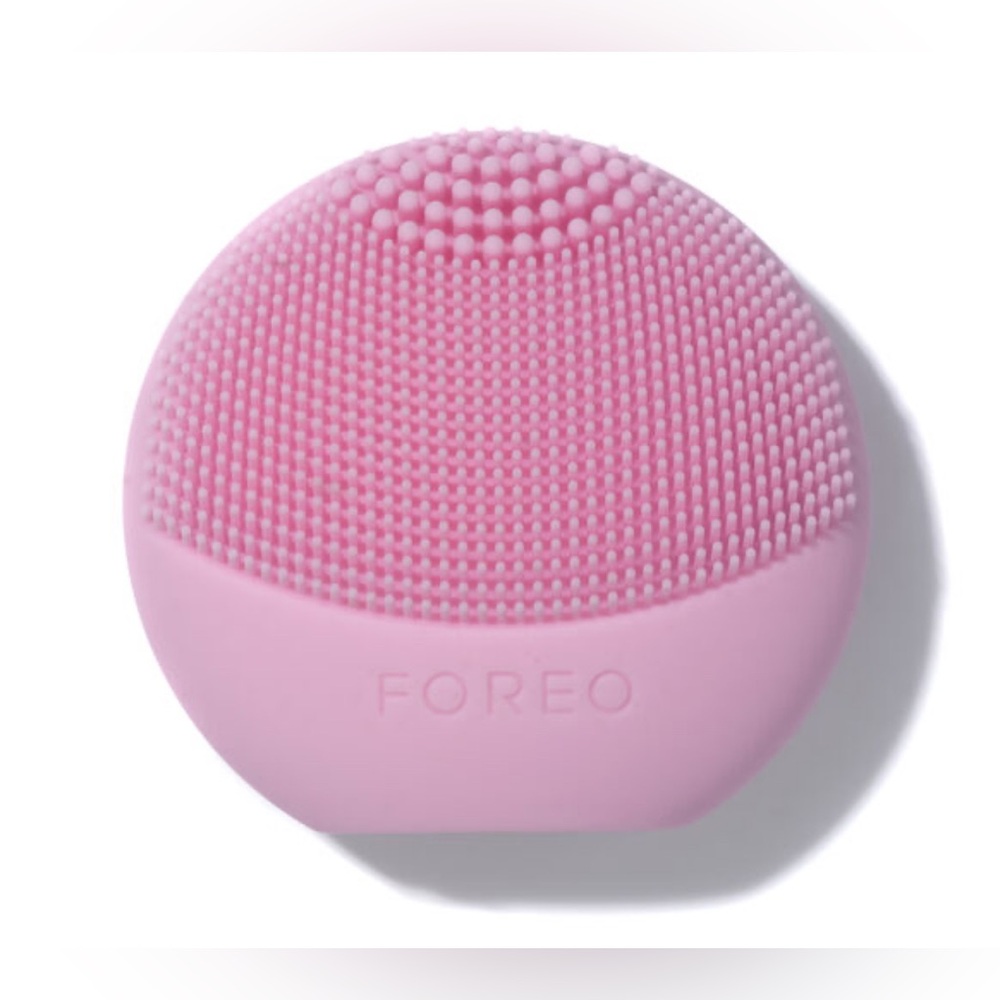 NWT! FOREO LUNA™ play plus – T-Sonic™ Facial Cleansing Device (Pink)